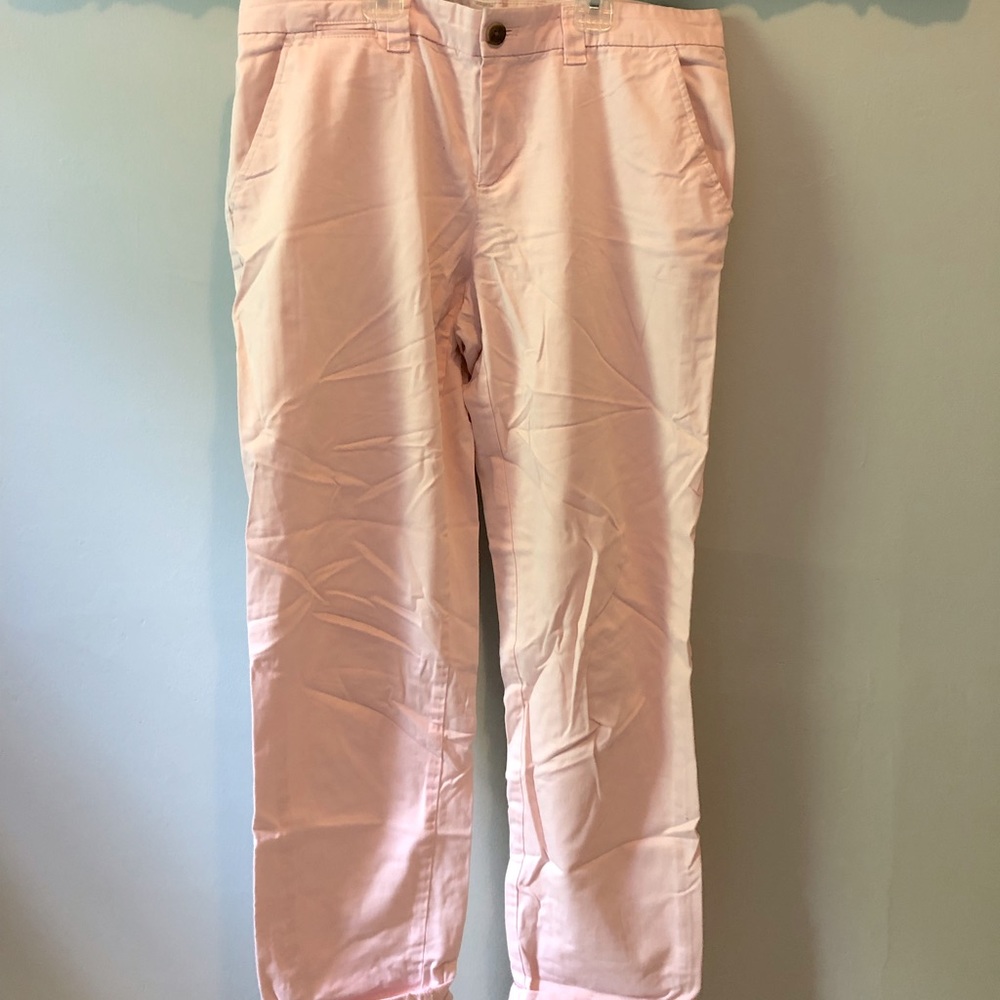 Light pink capris trousers.